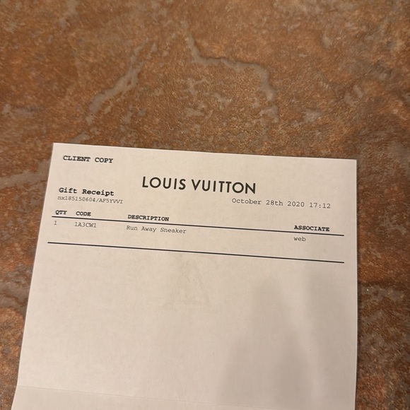 Louis Vuitton runaway sneaker
Size 6.5
Made in Italy - Picture 6 of 9